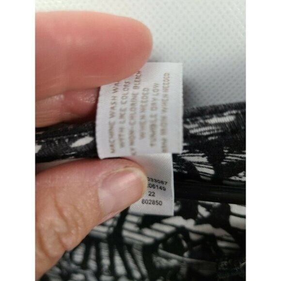 Chicos Womens BOHO Top Medium Black White Floral Crochet Trim 3/4 Sleeve Casual - Picture 6 of 7